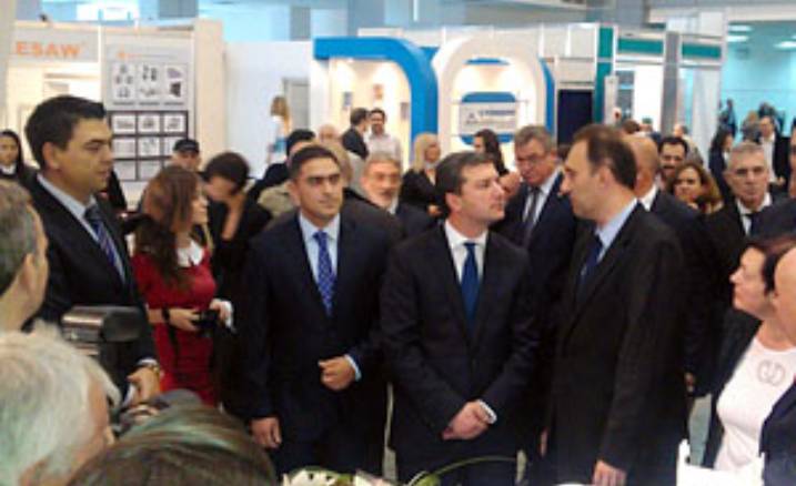 Министърът на икономиката и енергетиката на щанда на Деворекс